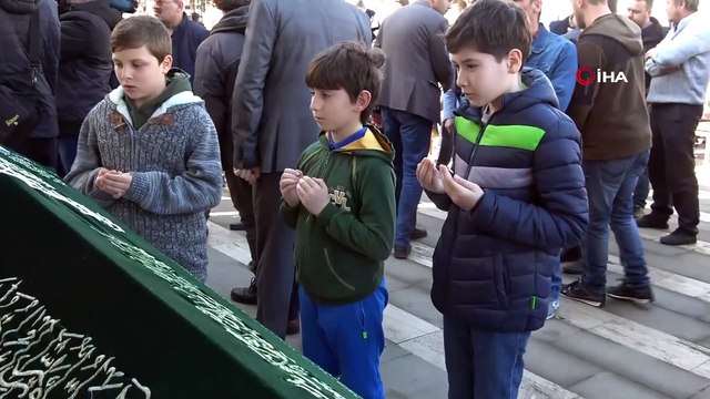 Servis minibüsünün altında kalarak hayatını kaybeden küçük çocuk son yolculuğuna uğurlandı