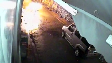 Abisinin iş yerine molotofkokteylli ile saldırdı - UŞAK