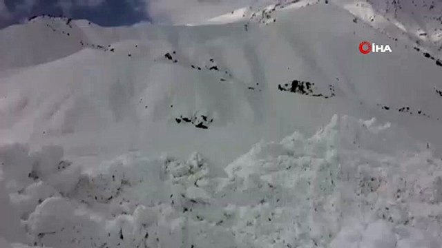 Hakkari-Şırnak karayoluna çığ düştü