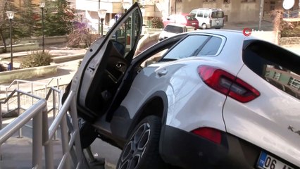 El Freni Çekmeyi Unutan Kadın Otomobiliyle Sürüklendi