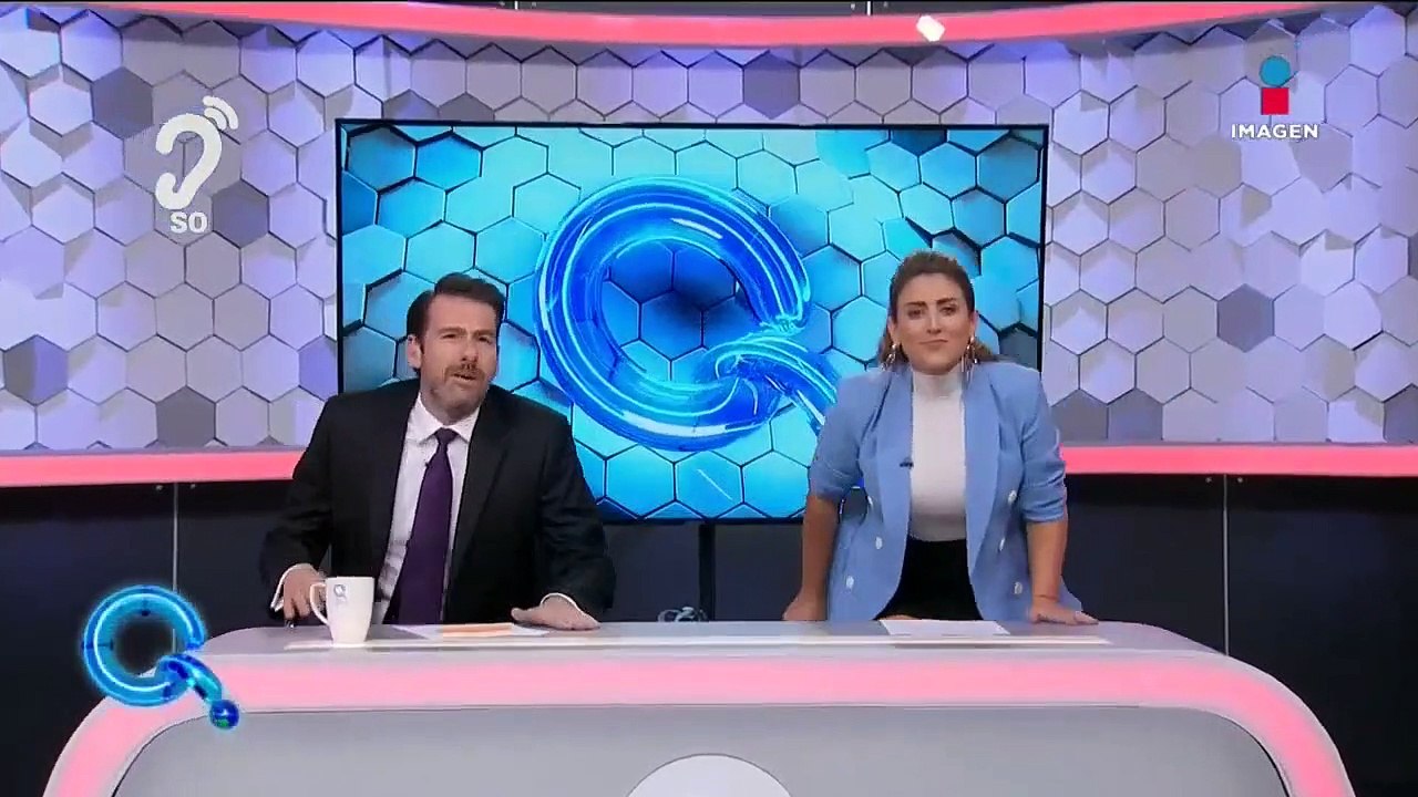 Policía conduce con sus nalgas y patas