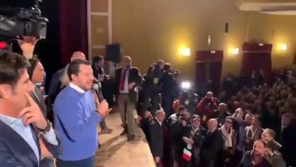 NAPOLI - MATTEO SALVINI SCATENATO AL TEATRO AUGUSTEO