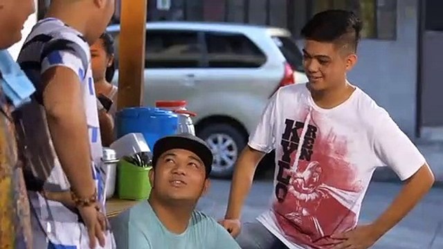 Sam, masayang kinamusta ng kanyang mga kapitbahay