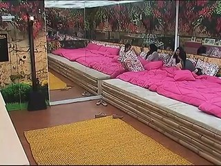 PBB7 Day 46: Kisses, tinulungan si Mona magluto para kay Yong