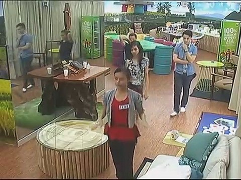 Fenech, nagpakitang gilas sa pagsayaw kasama ang kanyang mga housemates