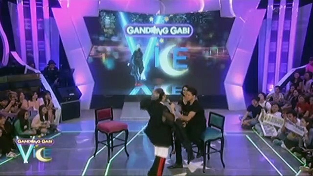 Kathryn, binuko si Daniel na tatlong beses naliligo