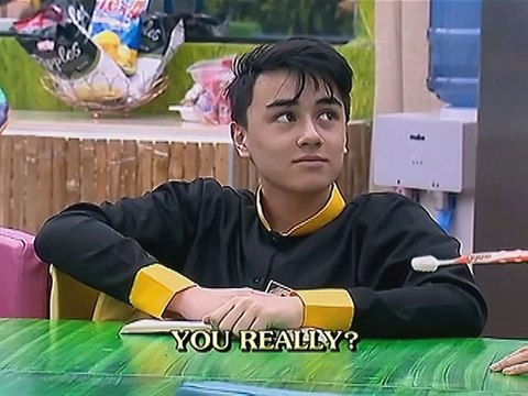 Miho, sinubukan tanungin si Edward sa isang libro