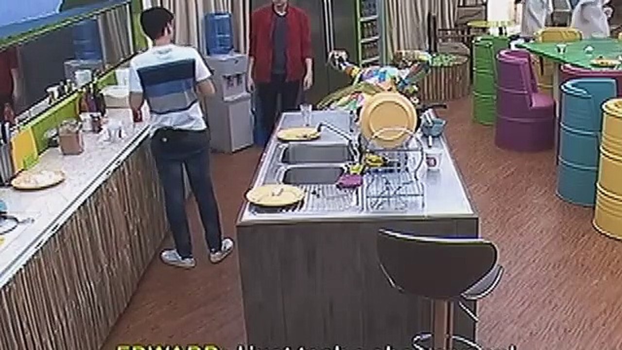 Boys, nag-swimming kasama ang kanilang mga bisita