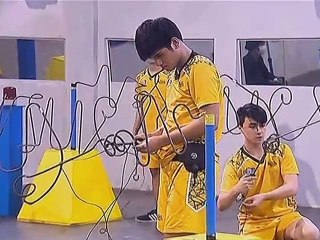 PBB7 Day 104: Edward, nauna sa pagtapos ng electric maze sa big jump challenge