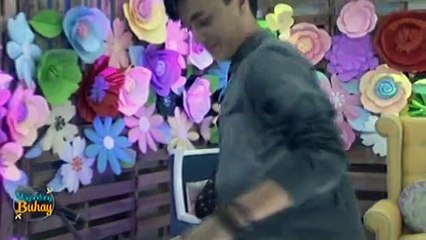 Edward, nag-sample ng talent sa pagtugtog ng piano