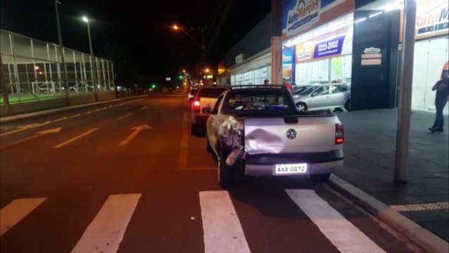 Colisão traseira envolve dois veículos Saveiro na Avenida Brasil, no São Cristóvão