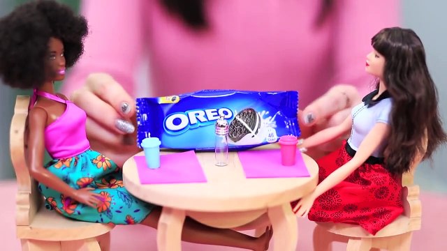 HAZ COMIDA EN MINIATURA PARA BARBIE COMESTIBLES DE VERDAD / 7 LOCOS TRUCOS PARA TU BARBIE