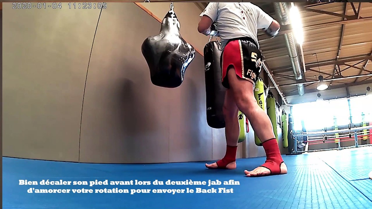Comment réussir un backfist, coup de poings retourné?
