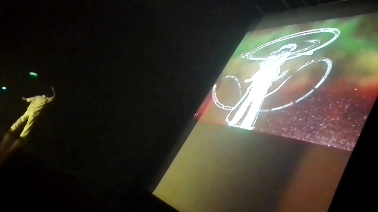 LUMINEUSE GRAVITATION PROJETéE ( Patins à roulettes)