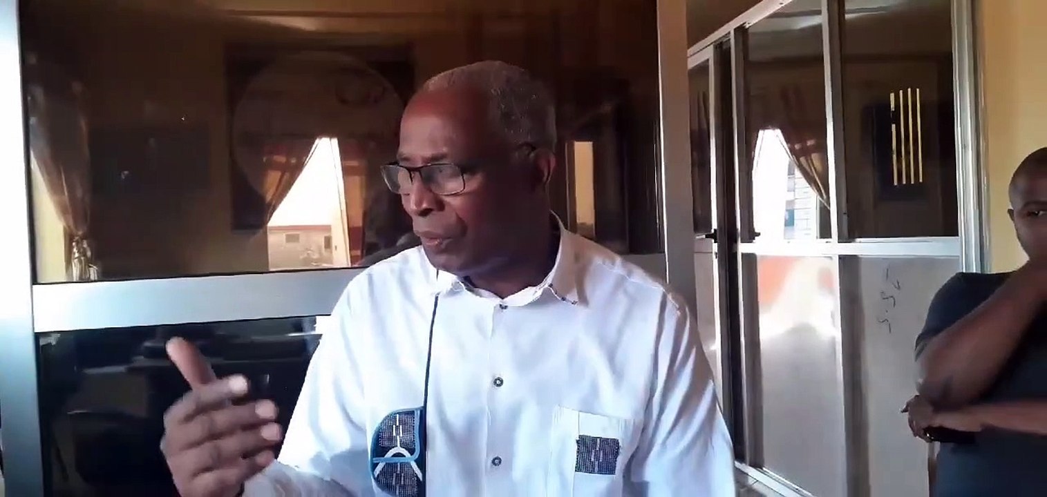 Bah Oury demande aux guinéens d'utiliser des téléphones comme armes d'autodéfense contre les forces de sécurité