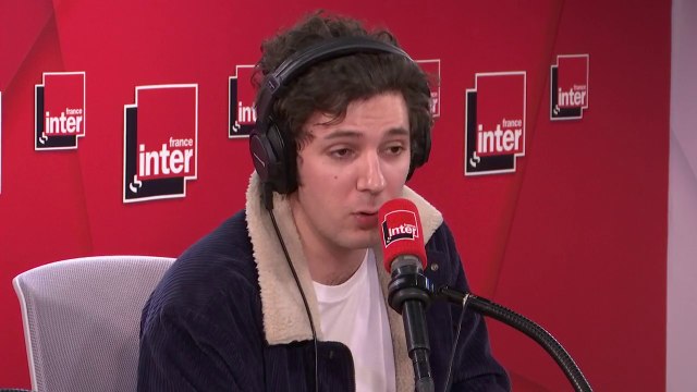 Vincent Lacoste n'a jamais pris de cours de théâtre : On m'a donné un papier pour un casting à la cantine du collège, c'était pour le casting des Beaux gosses et c'était un hasard total. Et puis je n'ai jamais trop aimé l'école