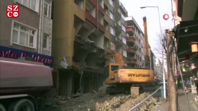 Bahçelievler'de ağır hasarlı bir binanın daha yıkımına başlandı