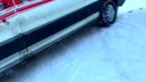 Ağrı'da ekipler yolu kardan kapanan köylerdeki hastalar için seferber oldu