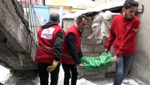 Türk Kızılay, Ağrı'da ihtiyaç sahiplerine kömür ve odun yardımı yaptı