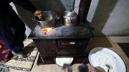 Soğuk kış gecelerini "pişmaniye" geleneğiyle ısıtıyorlar