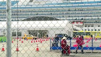 بدء مغادرة ركاب السفينة في اليابان وحصيلة كورونا في الصين تتجاوز ألفي وفاة