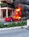 INSOLITE - Une ferrari F40 évaluée à 1 million d'euros prend feu