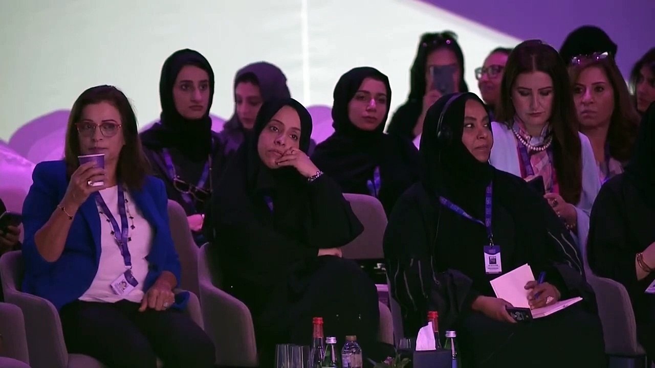 وزيرة التعاون تستعرض تجربتها الناجحة كأول وزيرة...