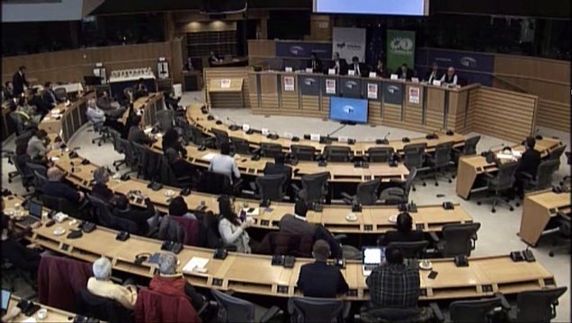 Dos ultres fan el ridícul al Parlament Europeu intentant rebentar un acte amb Puigdemont, Riba, Boye i Eynde