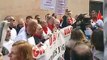 'A San Fermín pedimos': los agricultores y ganaderos navarros piden el 'capotico' al Santo en sus protestas
