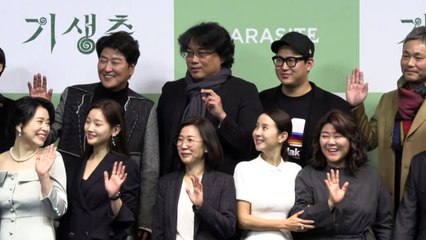 'Parásitos' en blanco y negro es una película más íntima, según su director