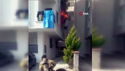 Sancaktepe'de korkutan yangın: 2 kişi mahsur kaldı