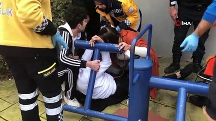 Öğrencilerin okul çıkışı kavgasında kan aktı