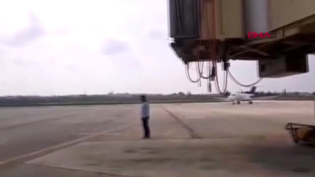 Sana ajansı 8 yıl sonra halep'e ilk sivil uçuş gerçekleştirildi