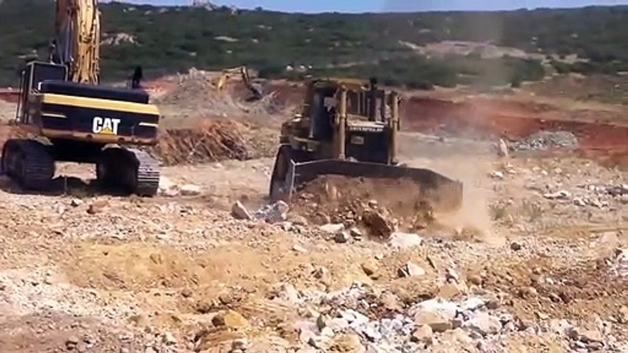 CAT D9N Bulldozer - Θραύση ΕΠΕ