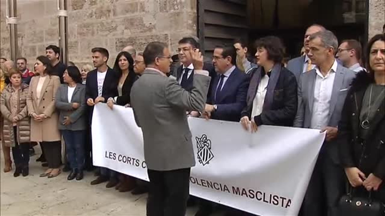 La ultraderecha se desmarca del resto de políticos en el minuto de silencio por el crimen de Moraira
