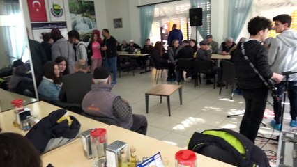 Gençler söyledi, büyükler eğlendi