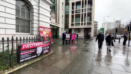 Londra'da Julian Assange'a destek gösterisi