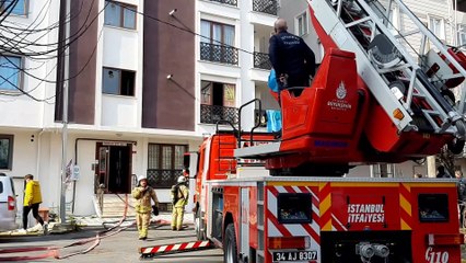 Sancaktepe'de çıkan yangında bir kadın dumandan etkilendi - İSTANBUL