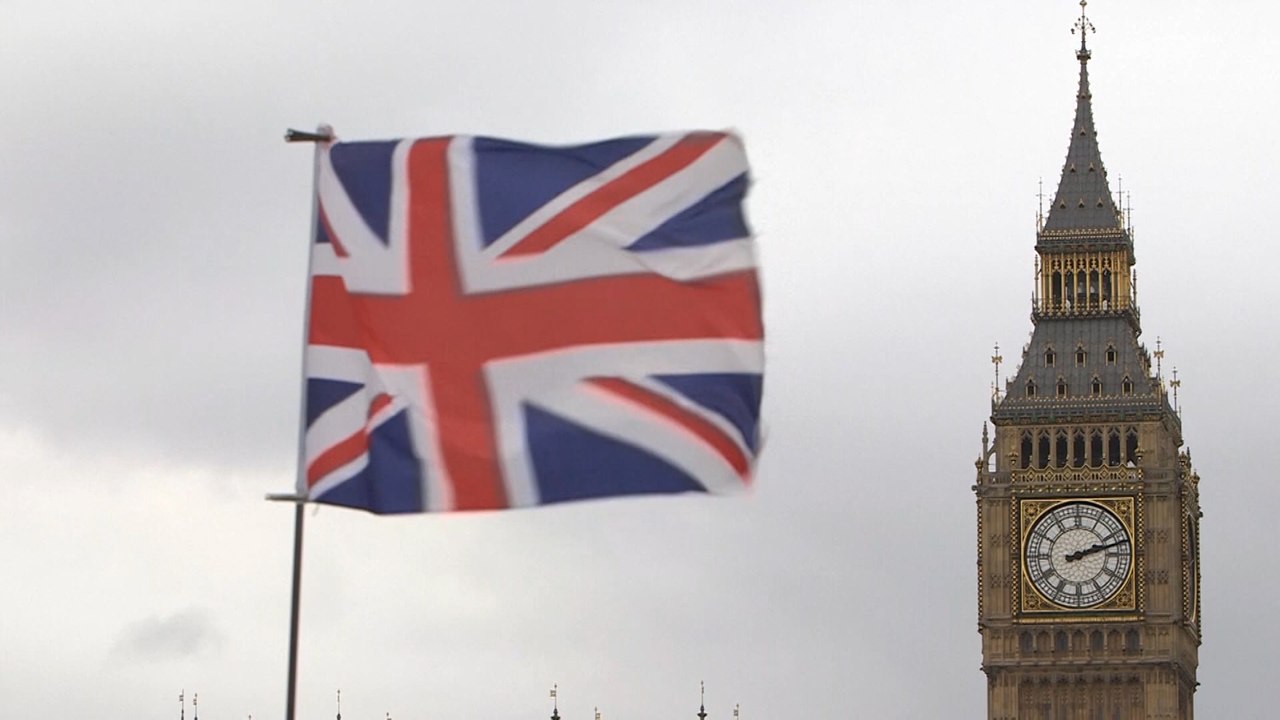 Reino Unido limitará la entrada de inmigrantes sin estudios o que no hablen inglés