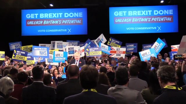 Reino Unido limitará la entrada de inmigrantes sin estudios o que no hablen inglés