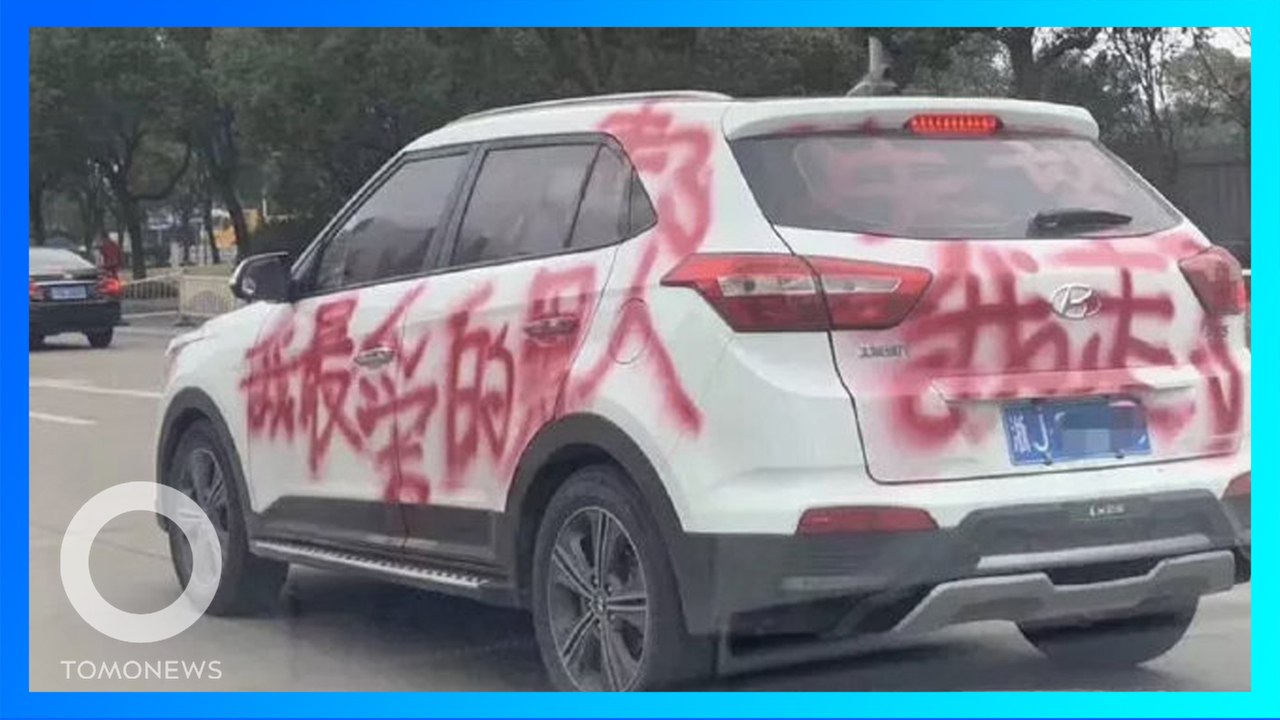 【積年の恨み】別れた元交際相手の車にスプレーで落書きをした女性 - トモニュース