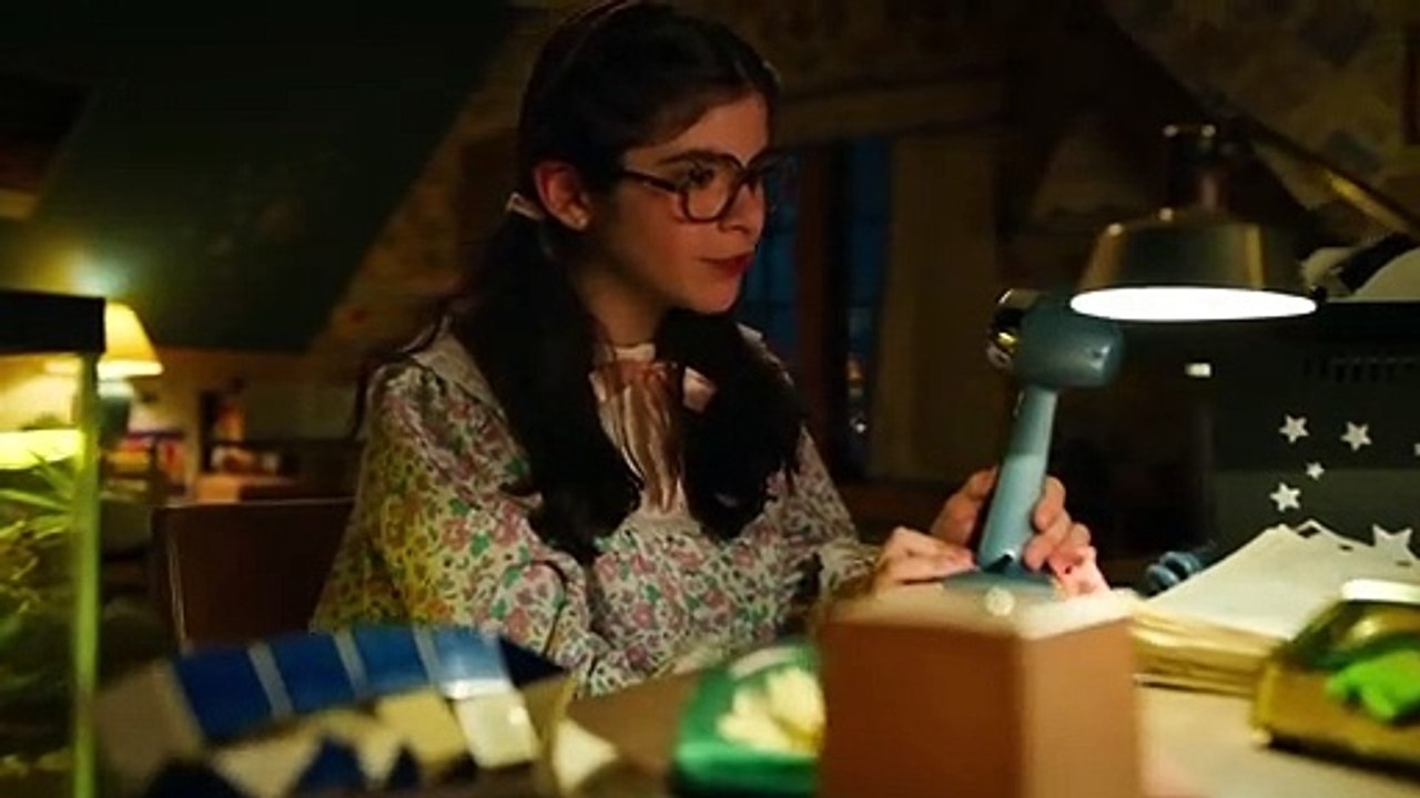 Neverending Story Moment - Stranger Things 3 - Netflix