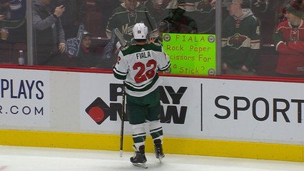 Kevin Fiala plays 'Rock, paper, scissors' with a fan