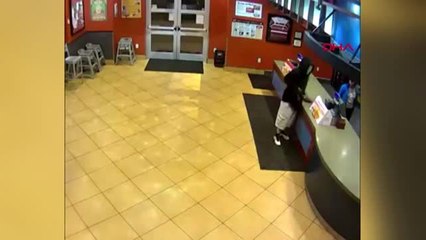 Restoranı soymaya gelen hırsızı, polis çift yakaladı