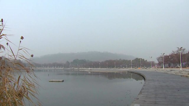 [날씨] 내일도 봄처럼 포근...초미세먼지 주의 / YTN