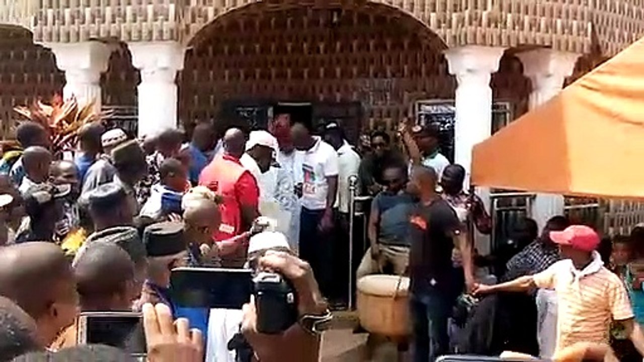 Le Kountigui Elhadj Sekhouna Soumah et le président de la coordination des fulbhès et Haali pular se concentrent à Dubreka