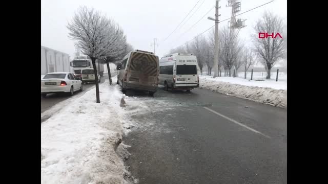 Sivas'ta buzlanma kazası: 12 yaralı