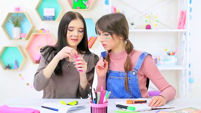 18 TRUCOS RAROS DE MAQUILLAR EL MAQUILLAJE EN CLASE / BROMAS PARA EL REGRESO A CLASES