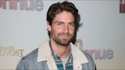 Tom Leeb  - une ancienne partenaire de Sous le soleil dénonce son attitude sur le...