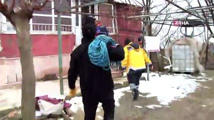 Çatıdan düşen şahıs, AFAD'ın operasyonu ile kurtarıldı